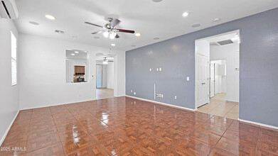 8012 S 70th Dr in Phoenix, AZ - Building Photo - Building Photo