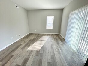 809 E Main St in East Dundee, IL - Building Photo - Building Photo