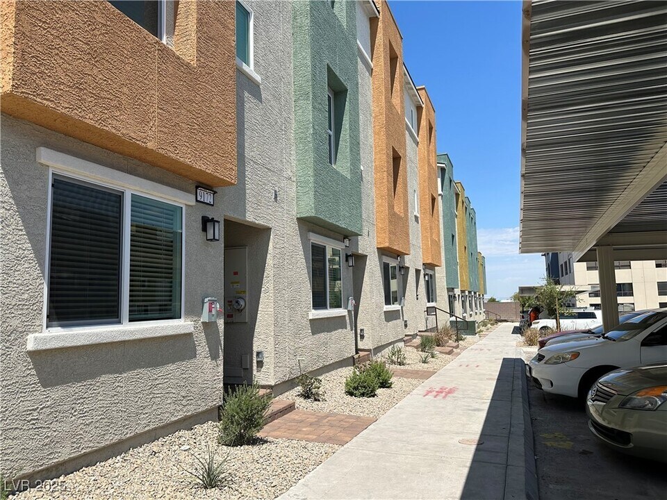 9166 Orange Horizon Ave in Las Vegas, NV - Building Photo