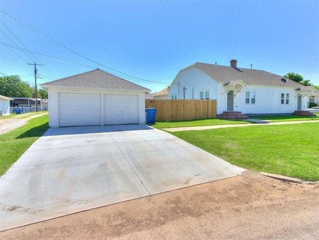 217 S Moore Ave in El Reno, OK - Building Photo - Building Photo