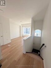 60 Bloom Cres in Hamilton, ON - Building Photo - Building Photo