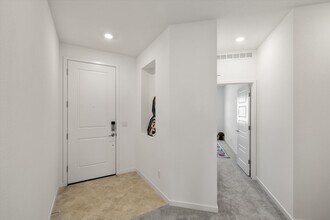 6011 E Trevano Ave in Pahrump, NV - Foto de edificio - Building Photo