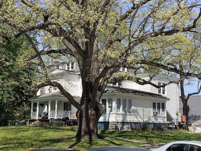 8 Hoyt St in Brewster, NY - Building Photo - Primary Photo