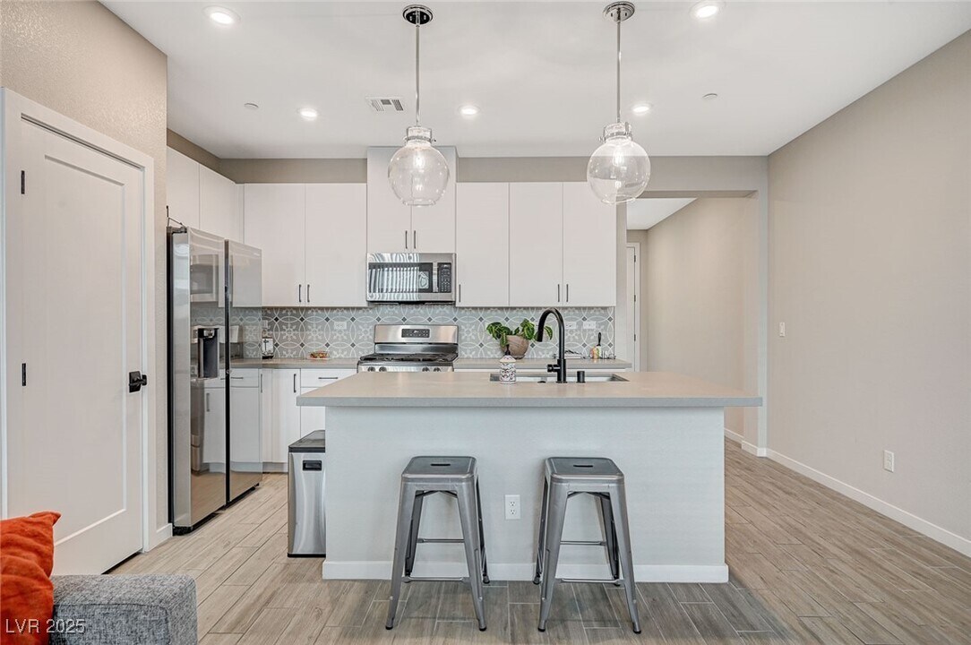 9276 Desert Pearl Ave in Las Vegas, NV - Building Photo