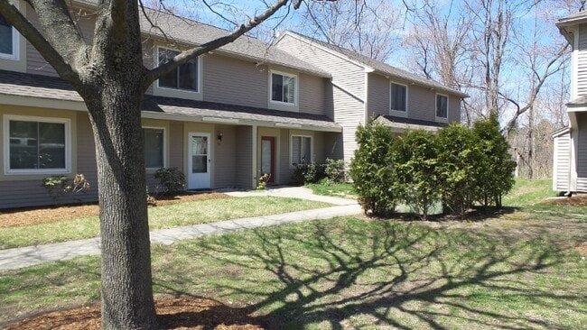 58 Overlook Dr in South Burlington, VT - Foto de edificio - Building Photo