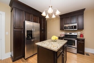 5 Brookline Ave in Dover, NH - Foto de edificio - Building Photo