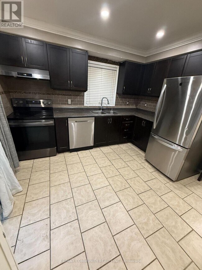 12 Caruso Dr in Brampton, ON - Building Photo - Building Photo