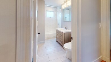 320 Main St, Unit 2 in Medford, MA - Foto de edificio - Building Photo