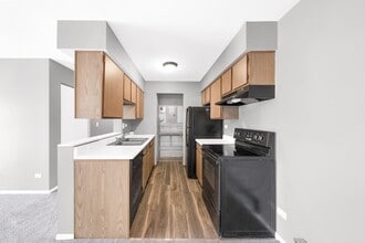 651 S Virginia Rd in Crystal Lake, IL - Building Photo - Building Photo