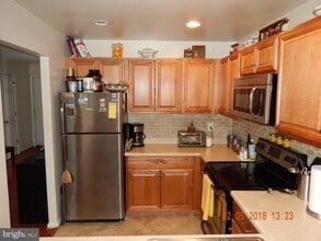 6054 Old Landing Way in Burke, VA - Building Photo - Building Photo