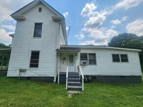 302 Dahl St in Madison, NC - Building Photo - Building Photo