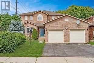 2 Osprey Ridge Rd in Barrie, ON - Building Photo