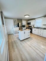 94 Lincoln St, Unit Apt 2 in Bangor, ME - Building Photo