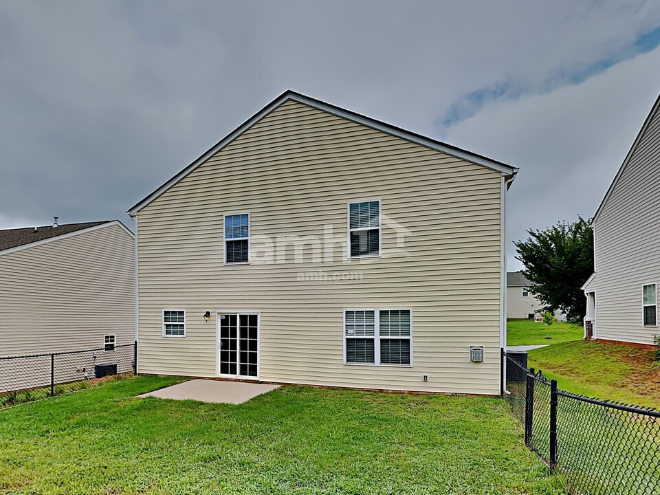 4662 Abbey Park Rd in Kernersville, NC - Building Photo