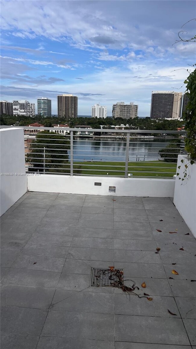 1100 100th St, Unit 804 in Bay Harbor Islands, FL - Building Photo - Building Photo