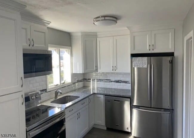 303 Knox Way in Hopatcong, NJ - Building Photo - Building Photo