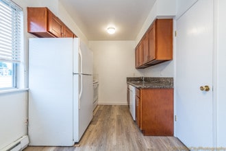 9512 N Oswego Ave, Unit 2 in Portland, OR - Foto de edificio - Building Photo