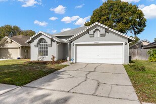 8815 Bayaud Dr in Tampa, FL - Building Photo