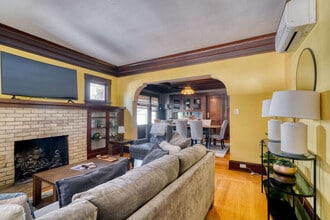 2034 NE Flanders St in Portland, OR - Building Photo - Building Photo