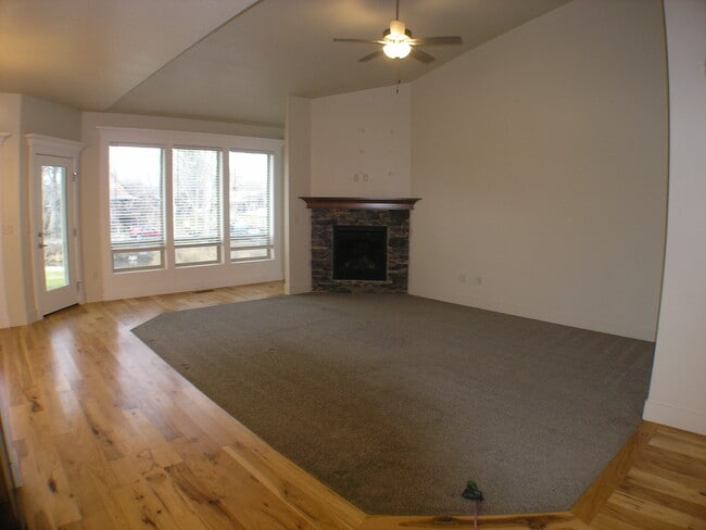 2576 E Hidden Crk St in Nampa, ID - Building Photo - Building Photo