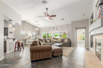 2560 W Canyon Way in San Tan Valley, AZ - Building Photo - Building Photo