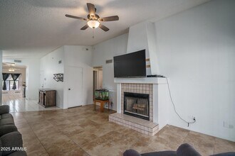 6450 W Lawrence Ln in Glendale, AZ - Building Photo - Building Photo