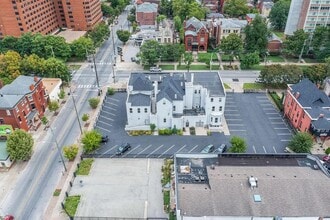 1202 S 3rd St in Louisville, KY - Foto de edificio - Building Photo