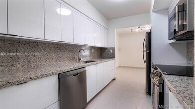 3941 Segovia St in Coral Gables, FL - Building Photo - Building Photo