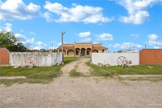 20 Carpintero St in Edinburg, TX - Building Photo - Building Photo