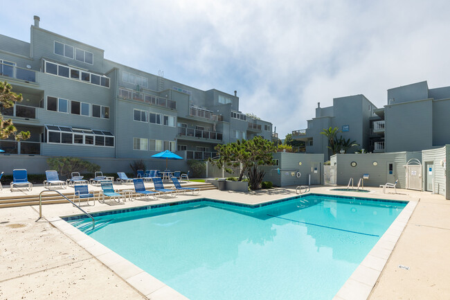 250 The Village, Unit 108 in Redondo Beach, CA - Building Photo - Building Photo