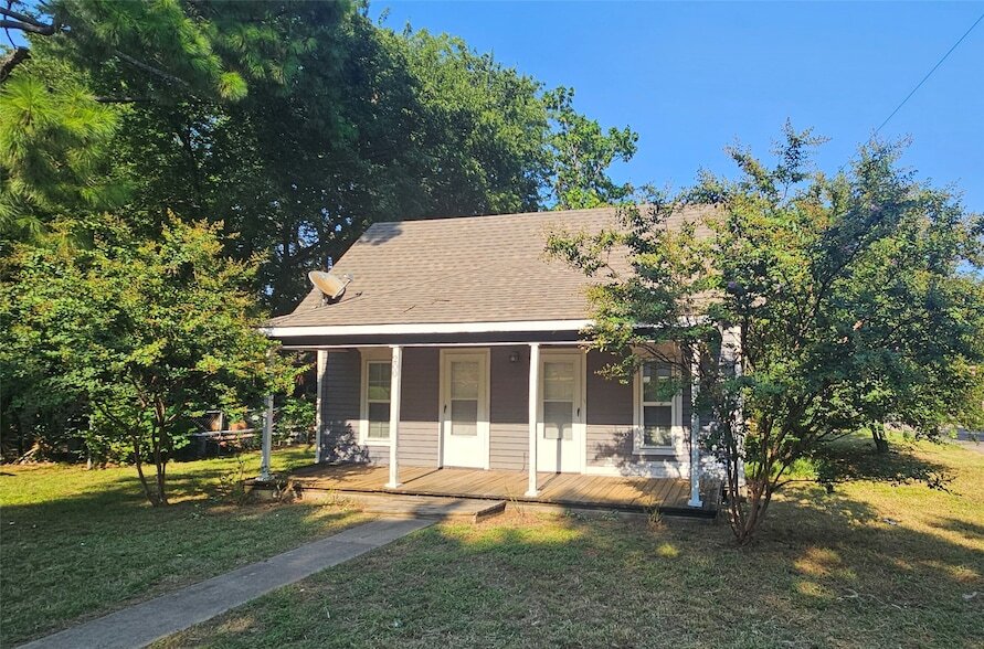 200 Trollinger St in Whitesboro, TX - Building Photo
