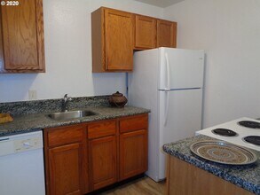 36 NE Lombard St, Unit 36 in Portland, OR - Building Photo - Building Photo
