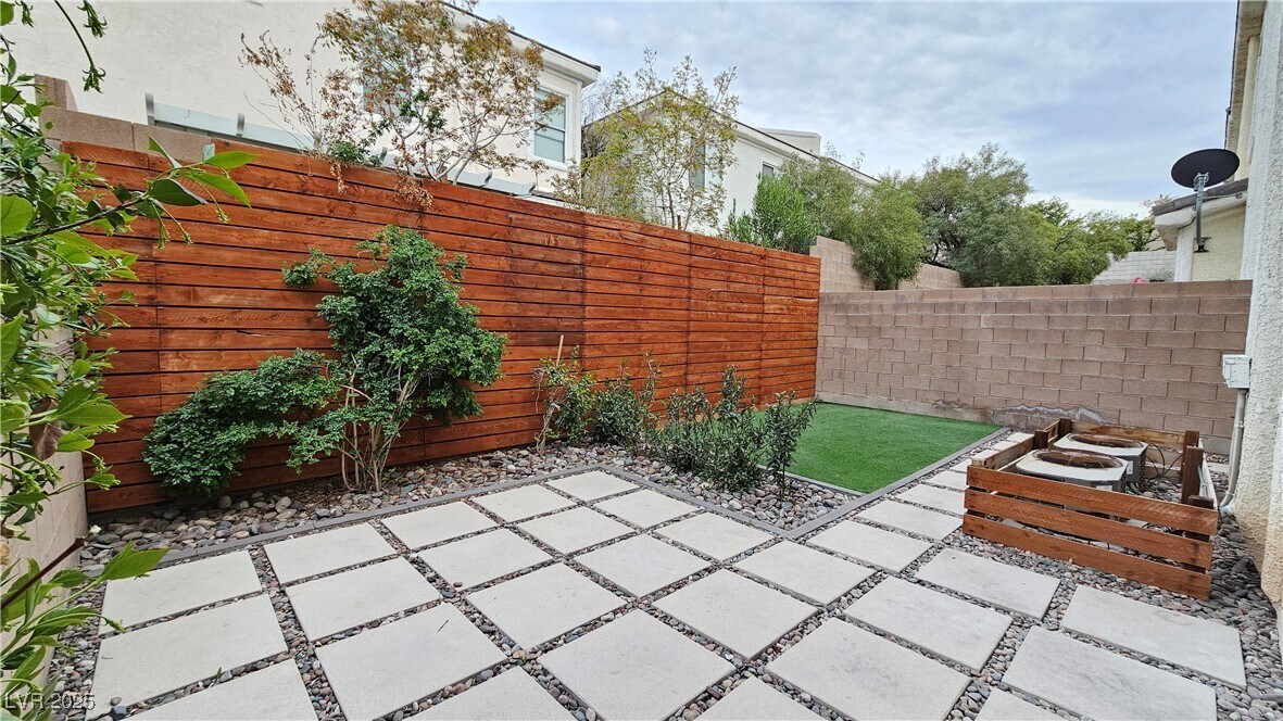 266 Echo Dell Ct in Henderson, NV - Building Photo