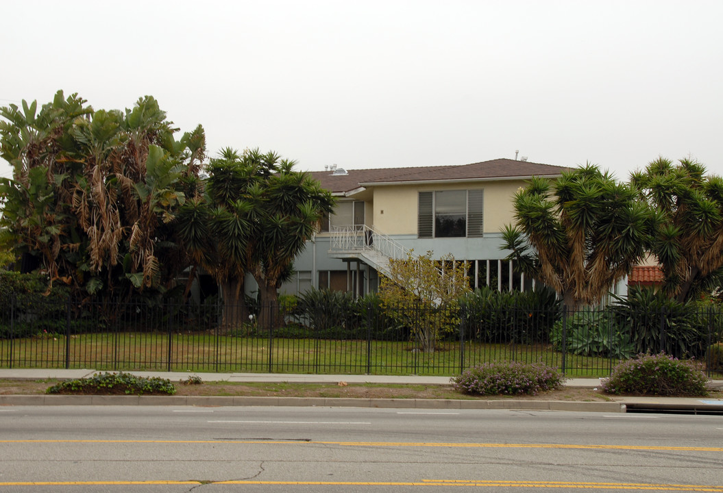 1902 Wellington Rd in Los Angeles, CA - Building Photo