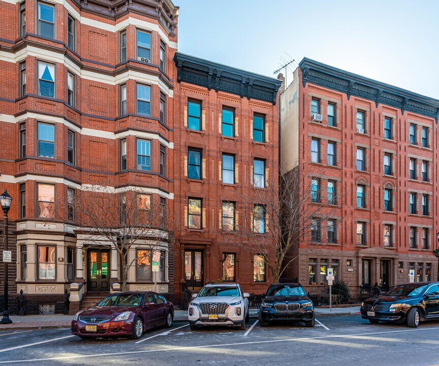 823 Washington St in Hoboken, NJ - Building Photo