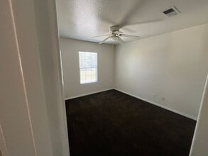 144 Latente Dr in Palmdale, CA - Building Photo - Building Photo