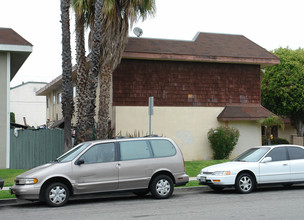 858 Center St in Costa Mesa, CA - Foto de edificio - Building Photo