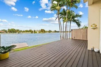 769 NE 195th St in Miami, FL - Building Photo - Building Photo