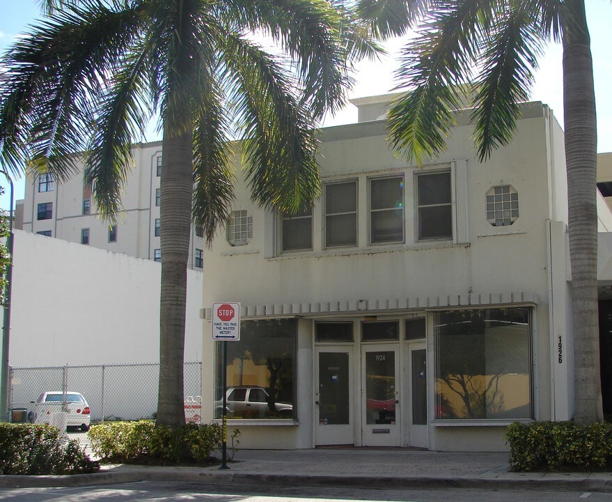 1924 Harrison St in Hollywood, FL - Building Photo