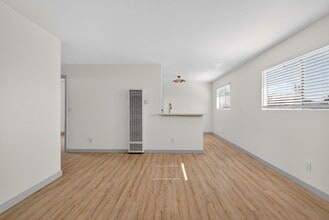 921 Alamitos Ave in Long Beach, CA - Foto de edificio - Building Photo