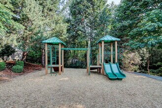Fairwood Pond in Renton, WA - Foto de edificio - Building Photo