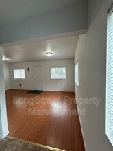 4553 NE 105th Ave in Portland, OR - Building Photo - Building Photo