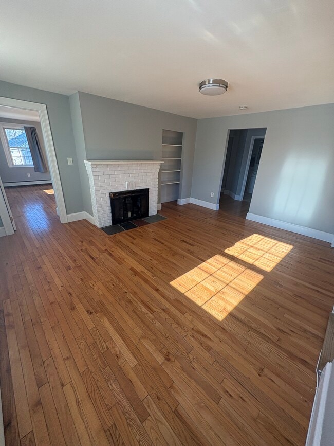 3 Oak St, Unit #2 in Uxbridge, MA - Foto de edificio - Building Photo