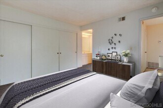 6530 College Grove Dr in San Diego, CA - Building Photo - Building Photo