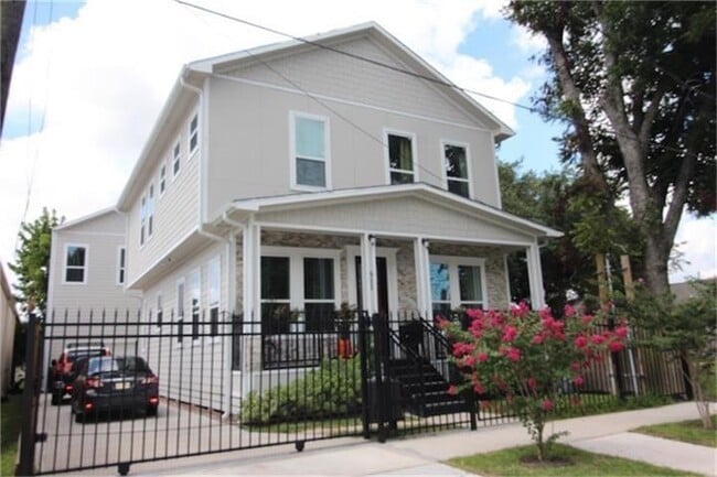 property at 811 Kern St