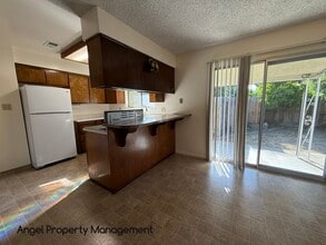 7130 Reichmuth Way in Sacramento, CA - Building Photo - Building Photo