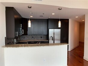 1080 Peachtree St NE in Atlanta, GA - Building Photo - Building Photo