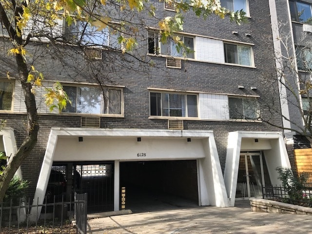 property at 6128 N Kenmore Ave