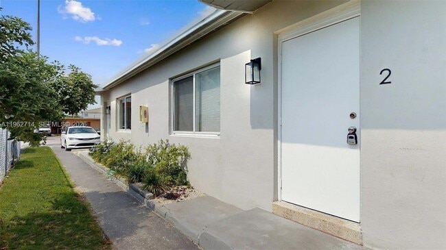 74 W 15th St in Hialeah, FL - Building Photo - Building Photo