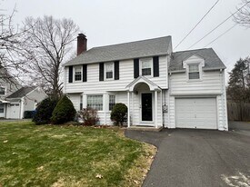 120 Bridle Path Rd in Springfield, MA - Building Photo